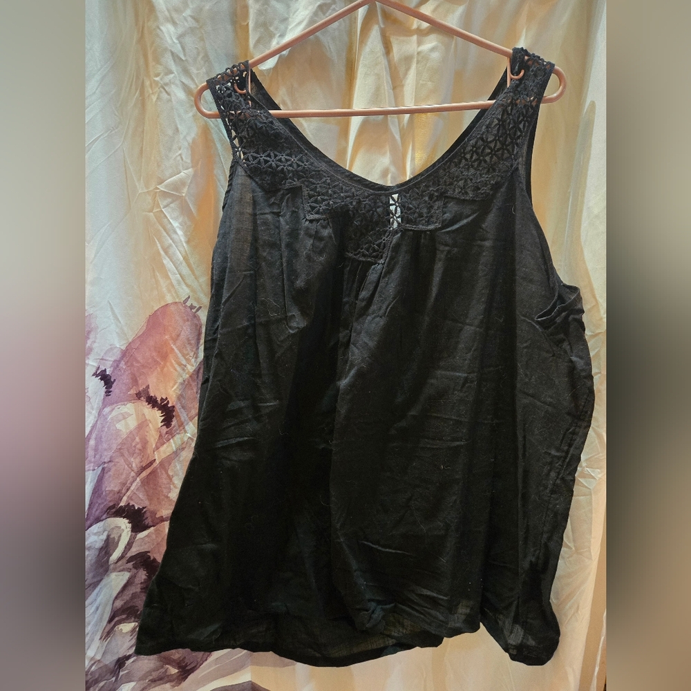 Old navy black tank really cute neck detail xxl